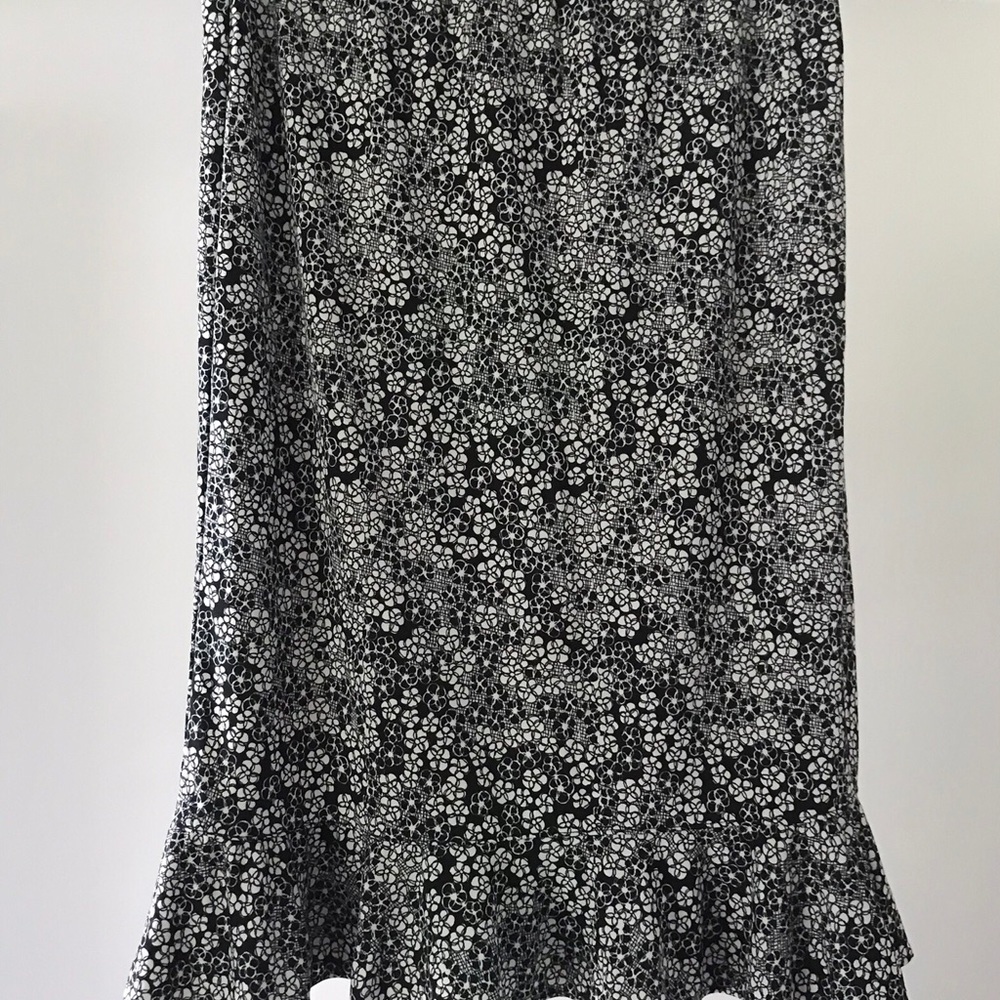 Ruffled bottom skirt sz S(m)